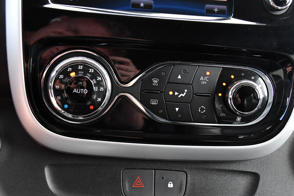 Renault Trafic 1.6 dCi T29 L2H1 DC Formula Edition Camera, Cruise, 145pk, 2 x Schuifdeur, Leder, multimedia, Clima, Trekhaak, Uniek! 17