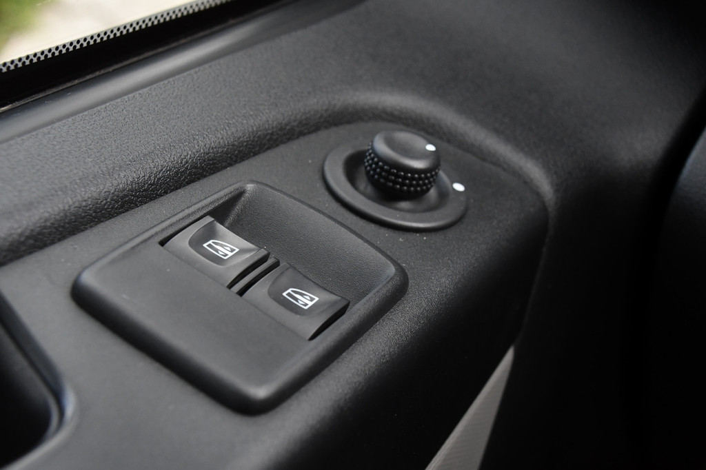 Renault Trafic 1.6 dCi T29 L2H1 DC Formula Edition Camera, Cruise, 145pk, 2 x Schuifdeur, Leder, multimedia, Clima, Trekhaak, Uniek! 19