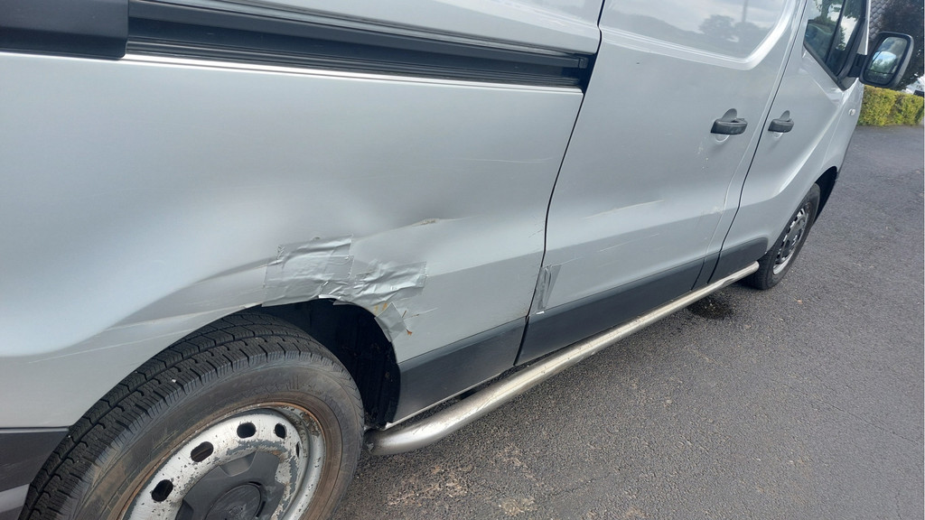 Renault Trafic 1.6 dCi T29 L2H1 Générique AIRCO BJ 2016 14