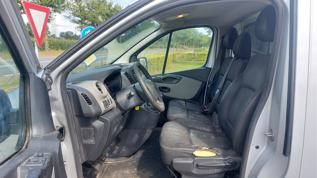 Renault Trafic 1.6 dCi T29 L2H1 Générique AIRCO BJ 2016 9