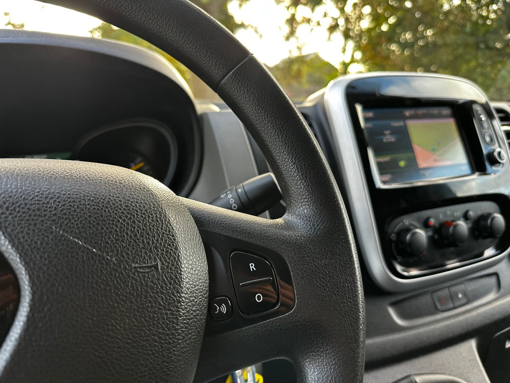 Renault Trafic 1.6 dCi T29 L2H1 Turbo|140PK|NAP|airco|cruise|navi|trekhaak|bluetooth|drie zitplaatsen 13