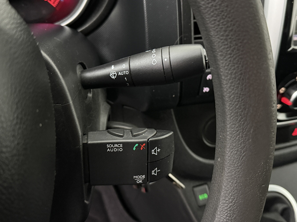 Renault Trafic 2.0DCi 120PK Business | Imperiaal | Navigatie | Camera | Gate Locks | 3-Persoons | Betimmering 15