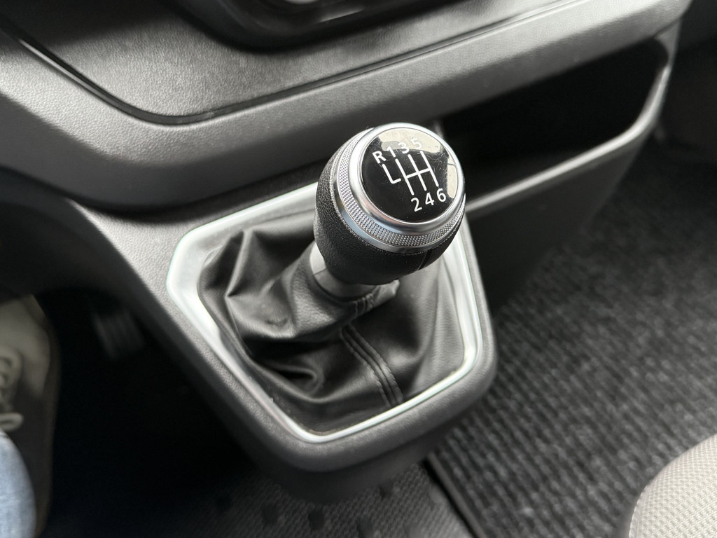 Renault Trafic 2.0 dCi 110 PK / L2H1 / 1e EIG. / TREKHAAK / AIRCO / CRUISE / CARPLAY / 3-ZITS / LED 18