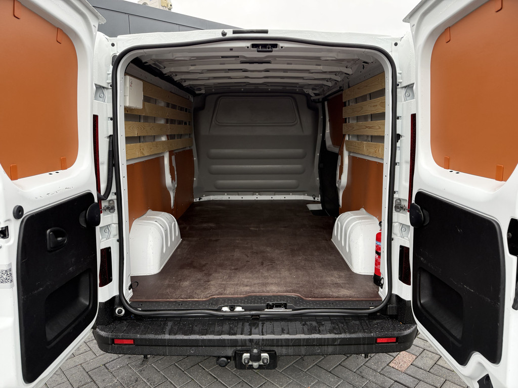 Renault Trafic 2.0 dCi 110 PK / L2H1 / 1e EIG. / TREKHAAK / AIRCO / CRUISE / CARPLAY / 3-ZITS / LED 8