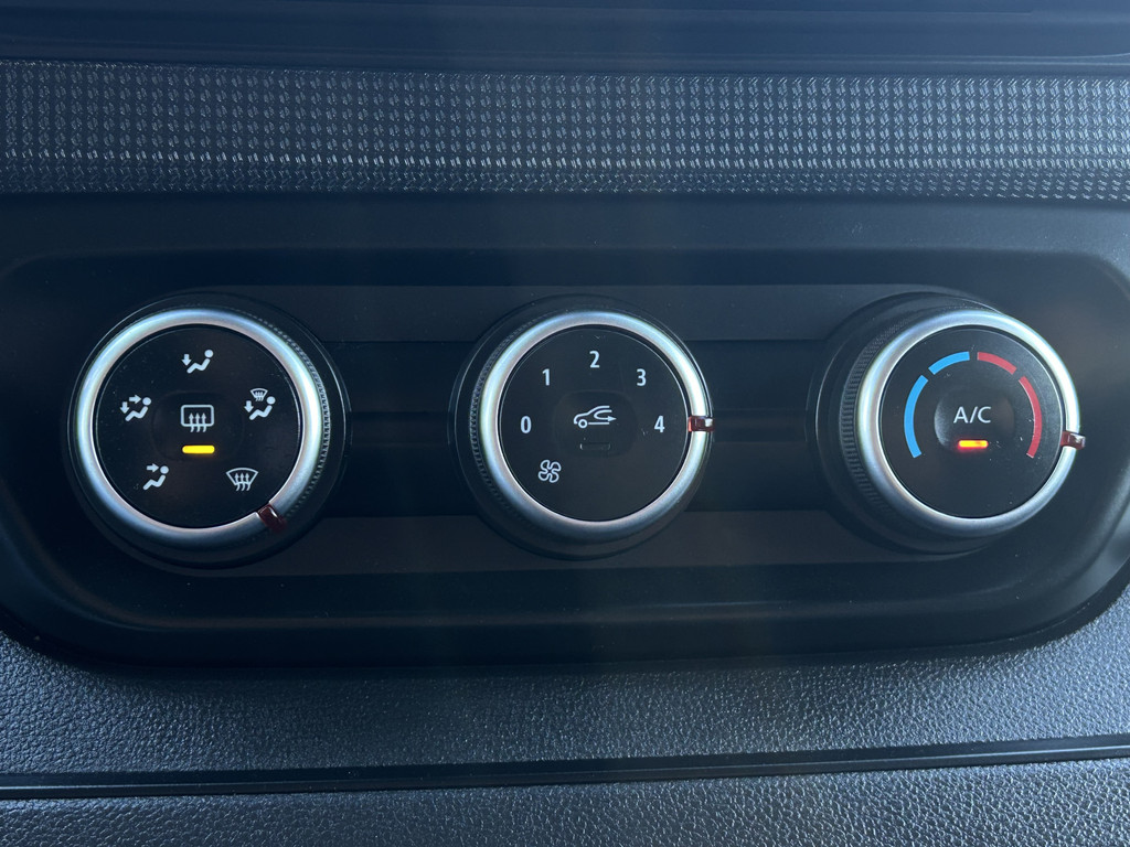 Renault Trafic 2.0 dCi 110 PK / L2H1 / TREKHAAK / 31.141 KM !! / 1e EIG. / AIRCO / CRUISE / 3-ZITS / APPLE CARPLAY / LED 18