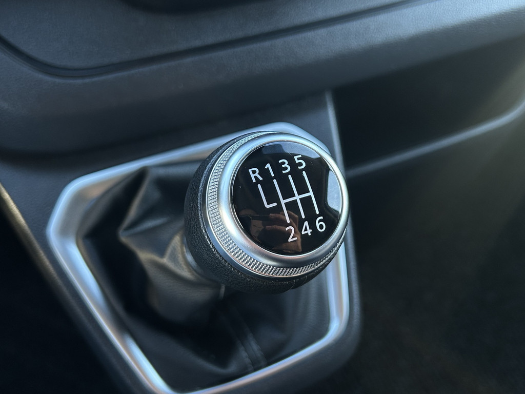 Renault Trafic 2.0 dCi 110 PK / L2H1 / TREKHAAK / 31.141 KM !! / 1e EIG. / AIRCO / CRUISE / 3-ZITS / APPLE CARPLAY / LED 19