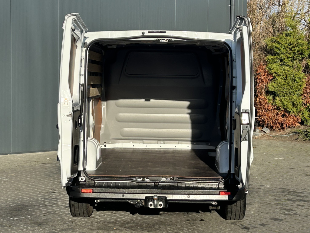 Renault Trafic 2.0 dCi 110 PK / L2H1 / TREKHAAK / 31.141 KM !! / 1e EIG. / AIRCO / CRUISE / 3-ZITS / APPLE CARPLAY / LED 8