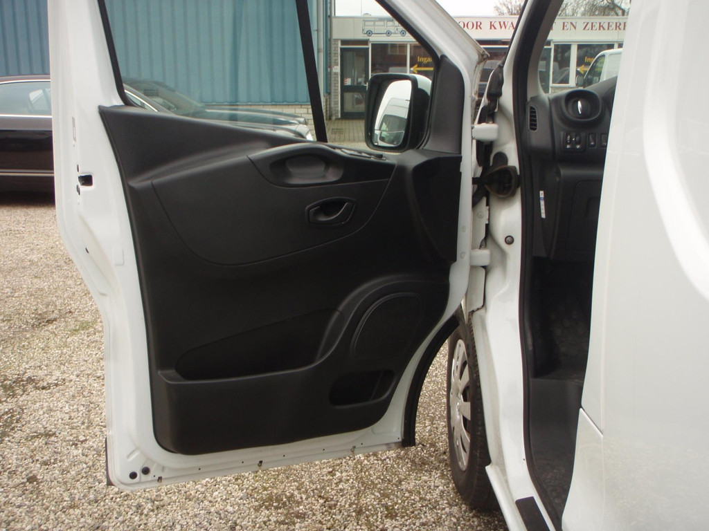 Renault Trafic 2.0 dCi 120 Groot scherm navi 118202 km bj 20 10