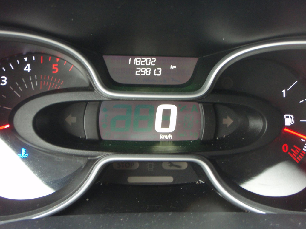 Renault Trafic 2.0 dCi 120 Groot scherm navi 118202 km bj 20 15