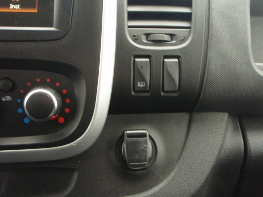 Renault Trafic 2.0 dCi 120 Groot scherm navi 118202 km bj 20 20