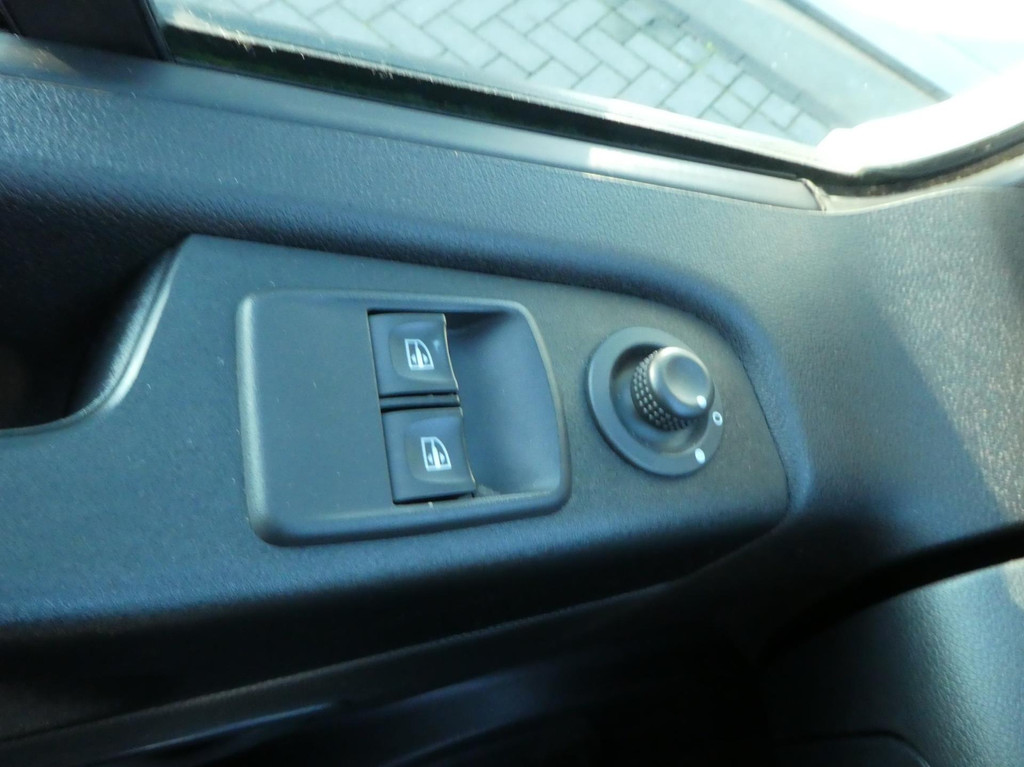 Renault Trafic 2.0 dCi 120 L2H1 lang airco 3 zits 11