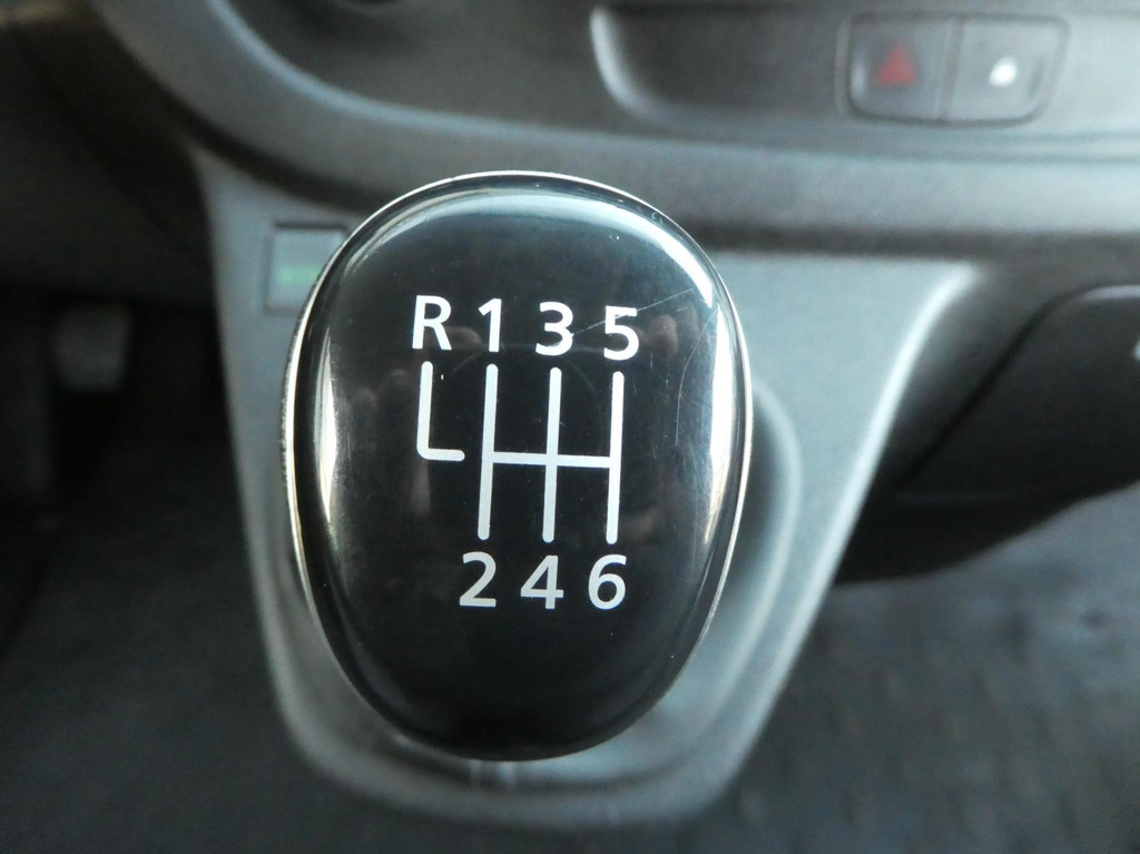 Renault Trafic 2.0 dCi 120 L2H1 lang airco 3 zits 9