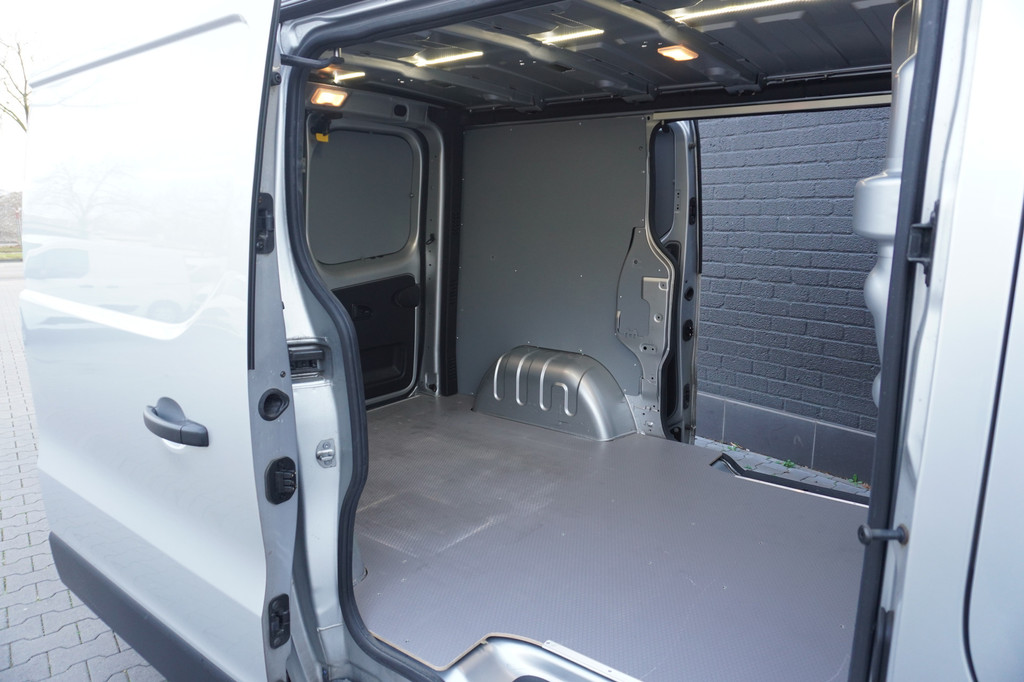 Renault Trafic 2.0 dCi 120PK 2x schuifdeur EURO 6 - Airco - Navi - Cruise - â¬11.950,- Excl. 8