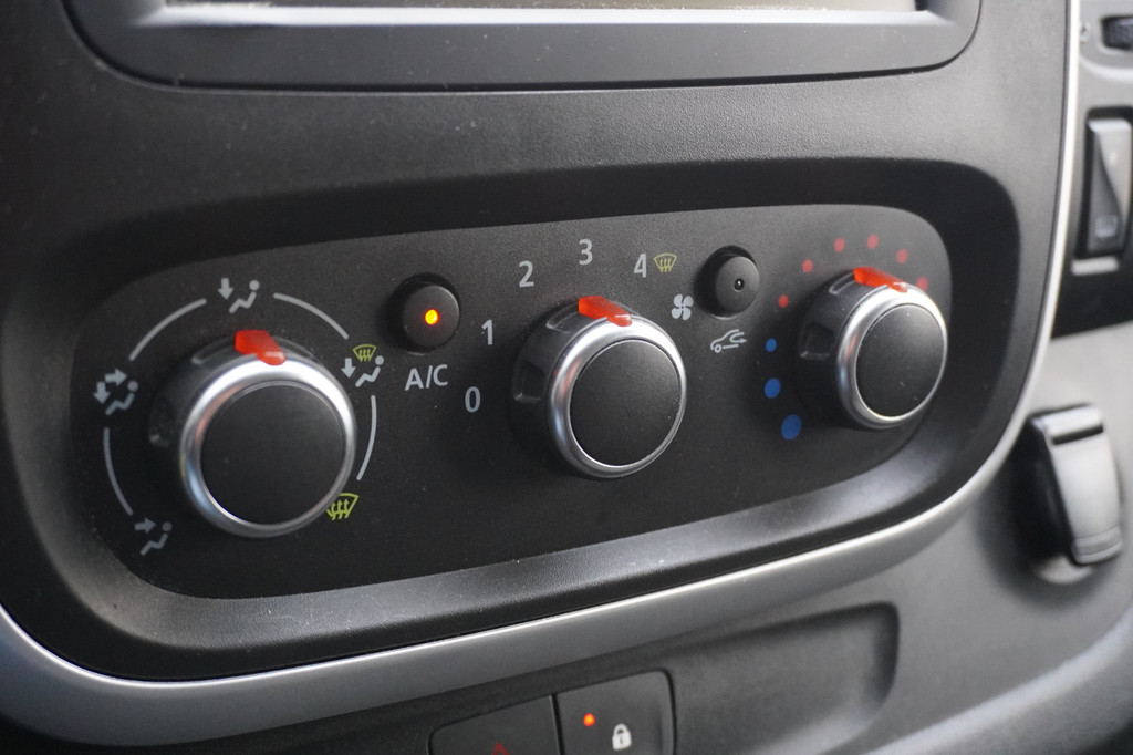 Renault Trafic 2.0 dCi 120PK 2x schuifdeur EURO 6 - Airco - Navi - Cruise - â¬11.950,- Excl. 9