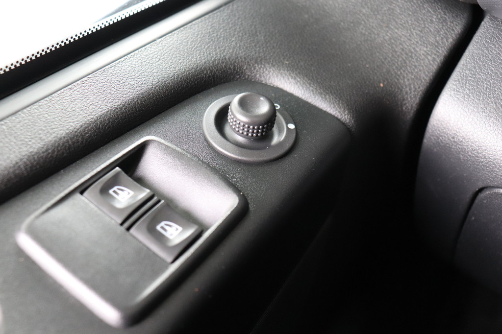 Renault Trafic 2.0 dCi 120PK L2 Dubbele cabine EURO 6 - Airco - Navi - Cruise - ⬠17.500,- Excl. 19