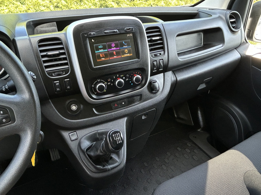 Renault Trafic 2.0 dCi 120 PK / L2H1 / 1e EIG. / IMPERIAAL / TREKHAAK / AIRCO / CRUISE / NAVI / 3-ZITS 12