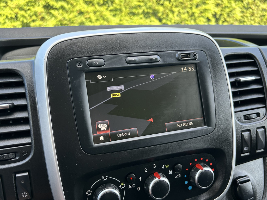 Renault Trafic 2.0 dCi 120 PK / L2H1 / 1e EIG. / IMPERIAAL / TREKHAAK / AIRCO / CRUISE / NAVI / 3-ZITS 14