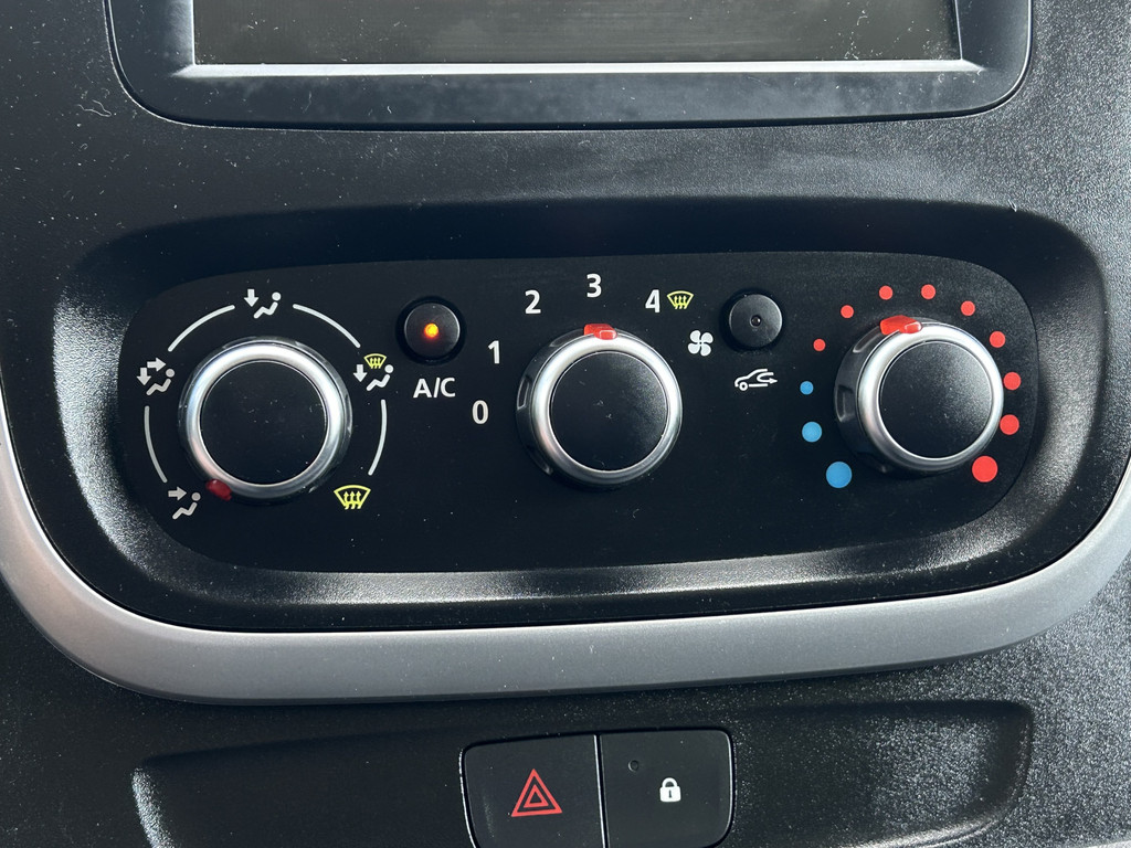 Renault Trafic 2.0 dCi 120 PK / L2H1 / 1e EIG. / IMPERIAAL / TREKHAAK / AIRCO / CRUISE / NAVI / 3-ZITS 15