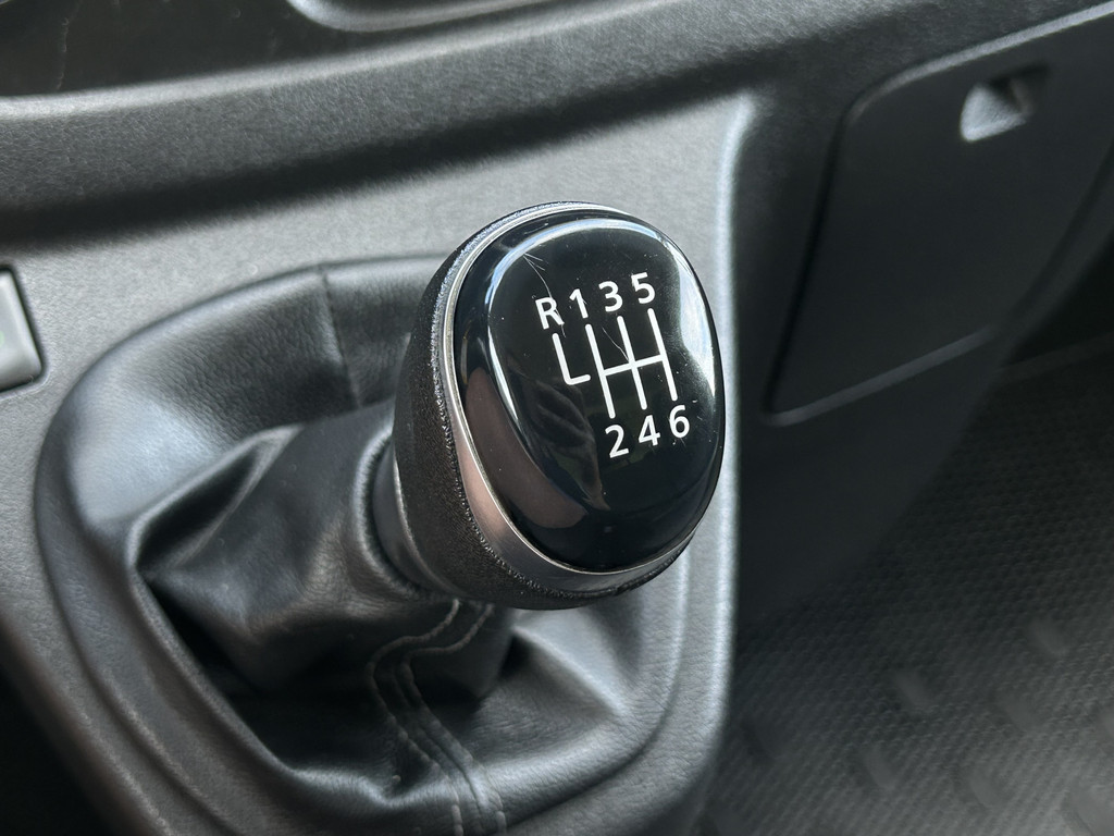 Renault Trafic 2.0 dCi 120 PK / L2H1 / 1e EIG. / IMPERIAAL / TREKHAAK / AIRCO / CRUISE / NAVI / 3-ZITS 16