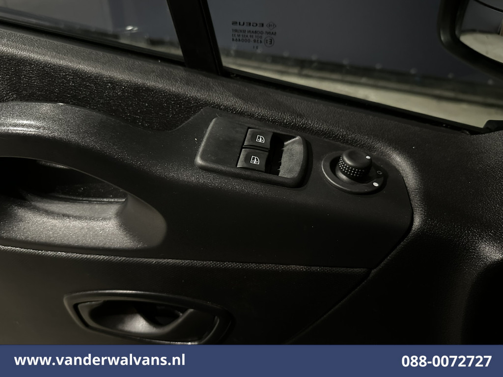 Renault Trafic 2.0 dCi 120pk Euro6 L2H1 Airco | Navigatie | Camera | LED | Cruisecontrol | Trekhaak Parkeersensoren, Sidebars, Bijrijdersbank 18