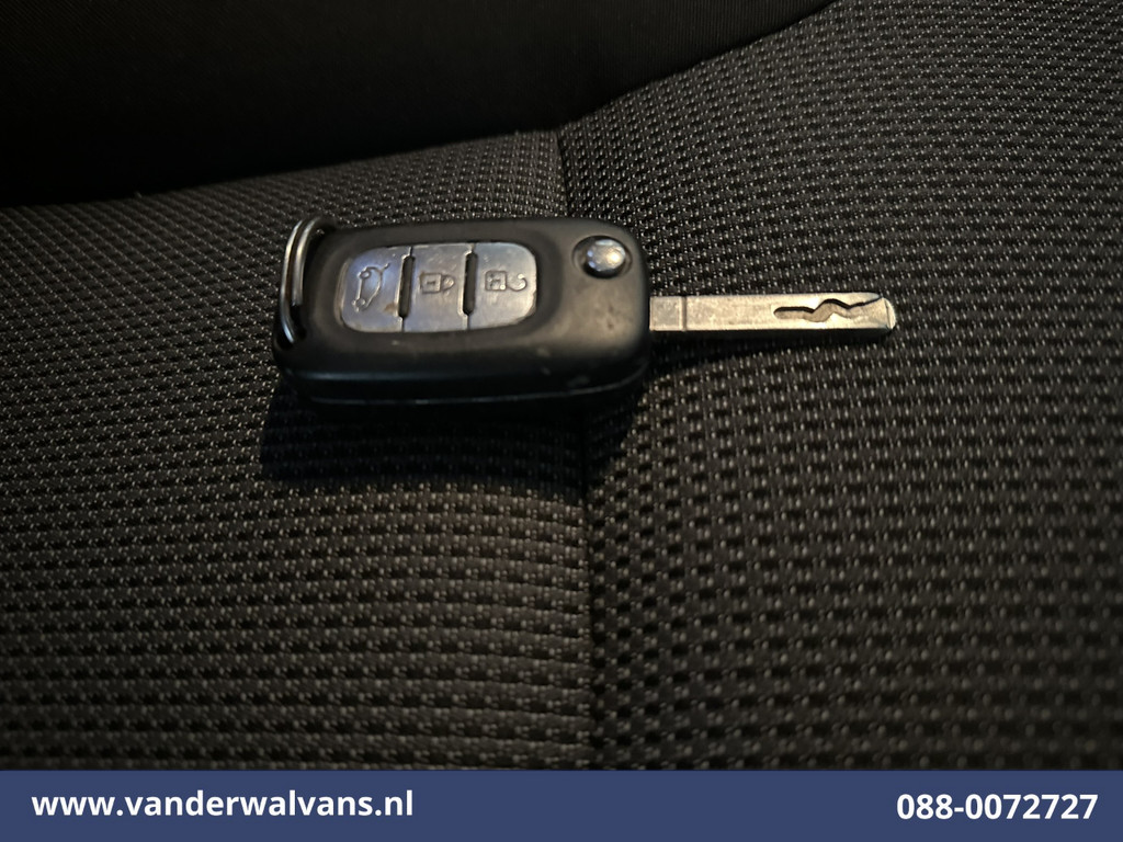 Renault Trafic 2.0 dCi 120pk L1H1 Euro6 Airco | LED | Navigatie | Cruisecontrol | Trekhaak | Omvormer Parkeersensoren, Bijrijdersbank 18