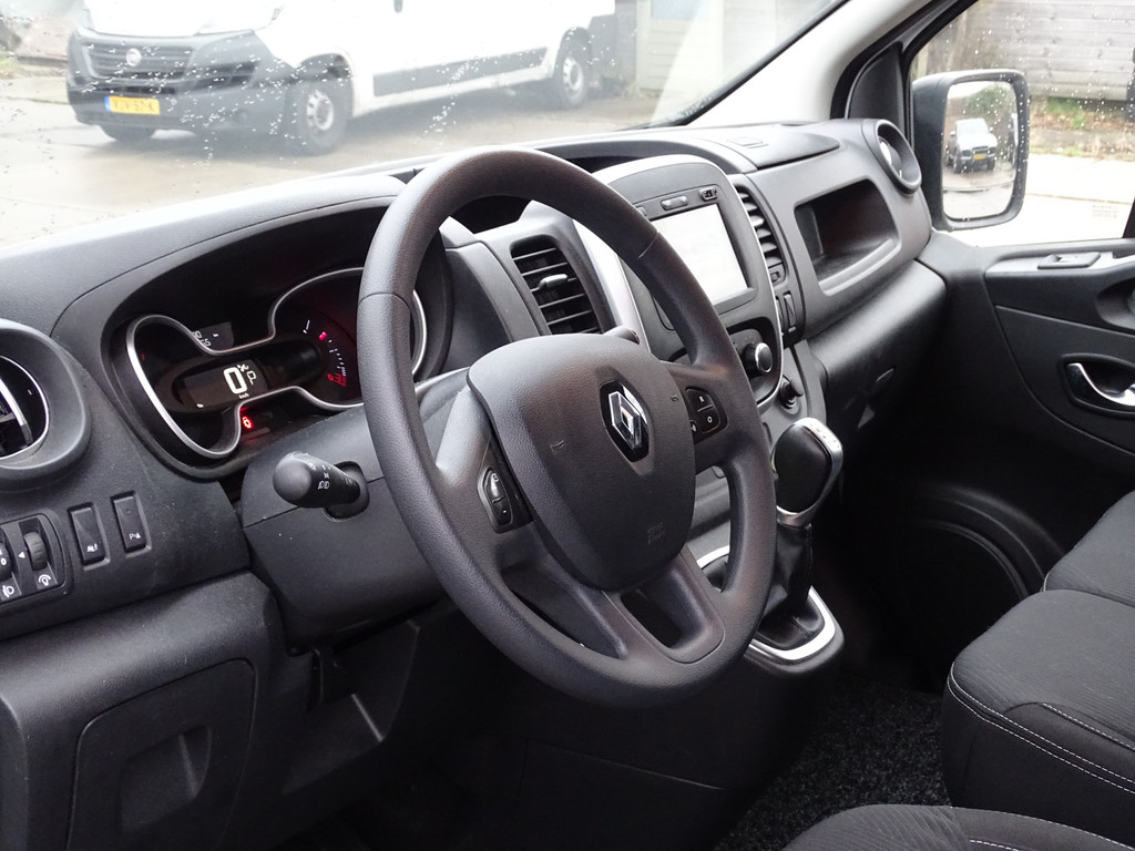 Renault Trafic 2.0 dCi 145 L2H1 Luxe 10