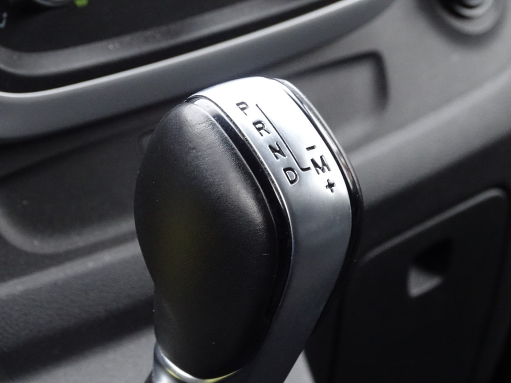 Renault Trafic 2.0 dCi 145 L2H1 Luxe 11