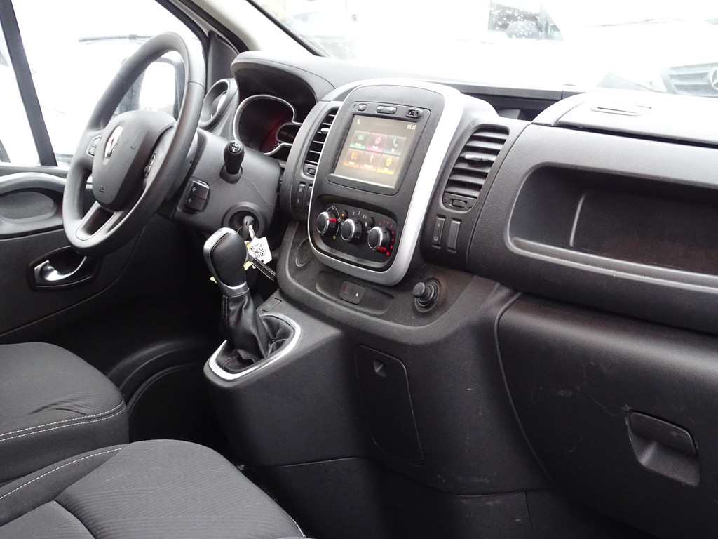 Renault Trafic 2.0 dCi 145 L2H1 Luxe 17