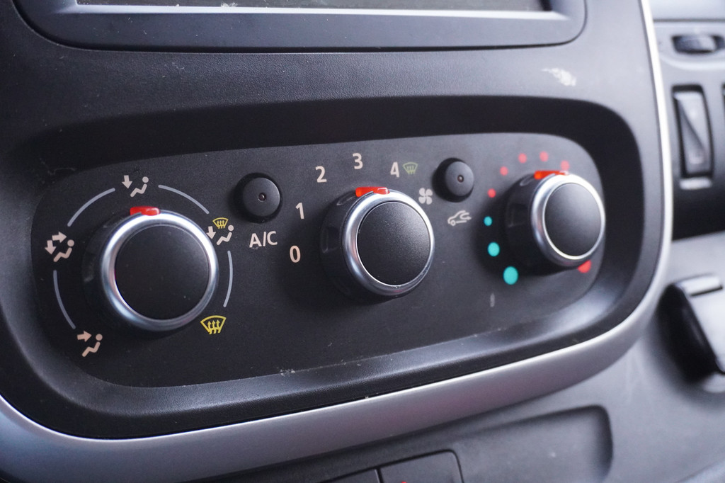 Renault Trafic 2.0 dCi 145PK 2x Schuifdeur EURO 6 - Airco - Navi - Cruise - ⬠11.499,- Excl. 15