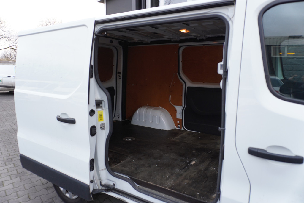 Renault Trafic 2.0 dCi 145PK 2x Schuifdeur EURO 6 - Airco - Navi - Cruise - ⬠11.499,- Excl. 9