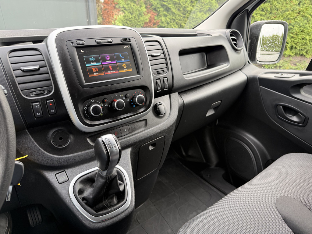 Renault Trafic 2.0 dCi 145 PK AUTOMAAT / L1H1 / 2x SCHUIFDEUR / TREKHAAK / AIRCO / CRUISE / 3-ZITS / LED 12