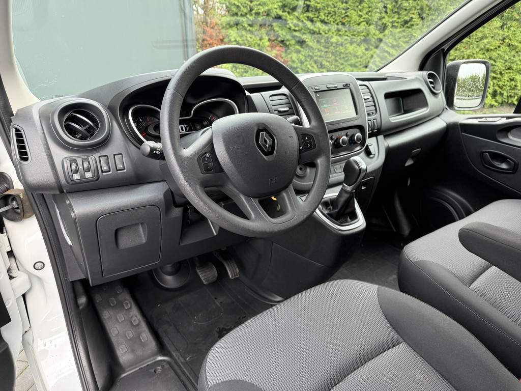 Renault Trafic 2.0 dCi 145 PK AUTOMAAT / L1H1 / 2x SCHUIFDEUR / TREKHAAK / AIRCO / CRUISE / 3-ZITS / LED 7