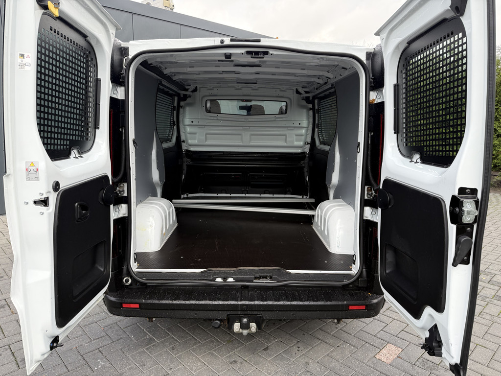 Renault Trafic 2.0 dCi 145 PK AUTOMAAT / L1H1 / 2x SCHUIFDEUR / TREKHAAK / AIRCO / CRUISE / 3-ZITS / LED 8