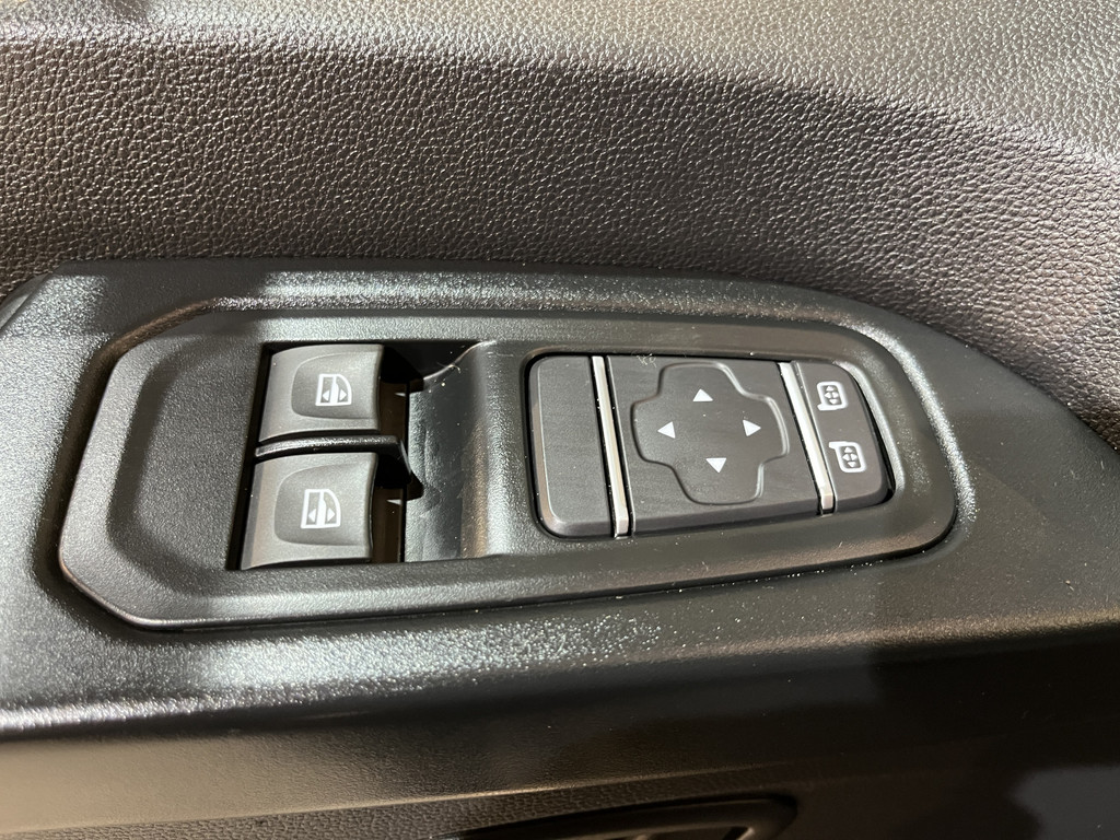 Renault Trafic 2.0 dCi 150 PK L2H1 DC Dubbel Cabine Automaat Work Edition / Euro 6 / Airco / Cruise Control / CarPlay / Trekhaak / LMV / PDC / 45.600 KM !! 17