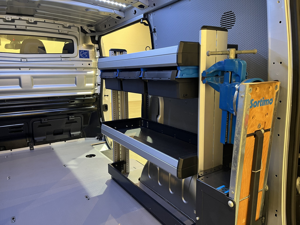 Renault Trafic 2.0 dCi L1H1 170 PK Automaat Servicebus / Sortimo Inrichting / Euro 6 / Airco / Cruise Control / Camera / Trekhaak / 3-Zits / 12