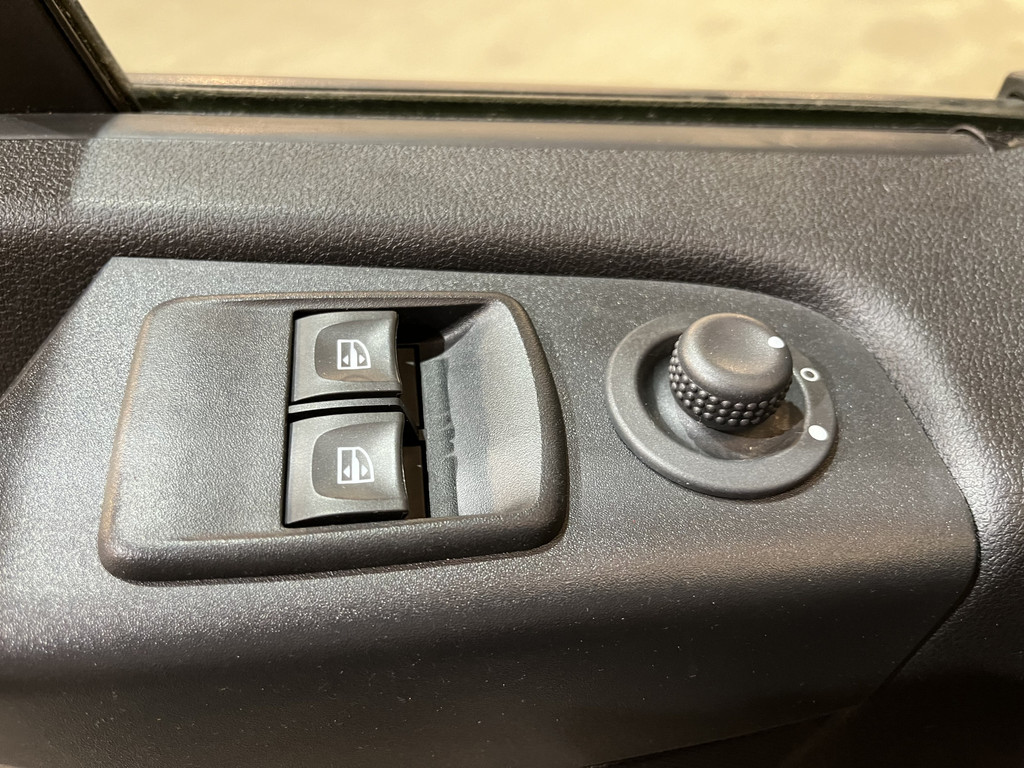 Renault Trafic 2.0 dCi L1H1 170 PK Automaat Servicebus / Sortimo Inrichting / Euro 6 / Airco / Cruise Control / Camera / Trekhaak / 3-Zits / 17