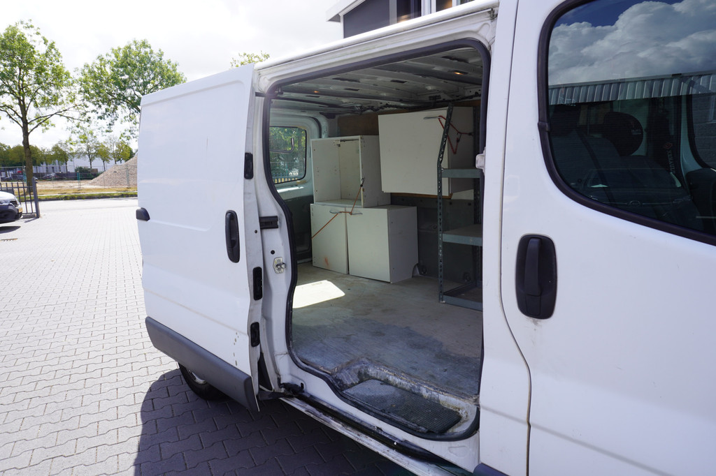 Renault Trafic 2.0 dCi L2 - Elektr Ramen - Trekhaak - Radio - â¬1.990,- Excl. 7