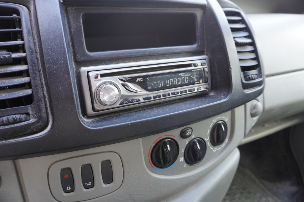 Renault Trafic 2.0 dCi L2 - Elektr Ramen - Trekhaak - Radio - â¬1.990,- Excl. 9