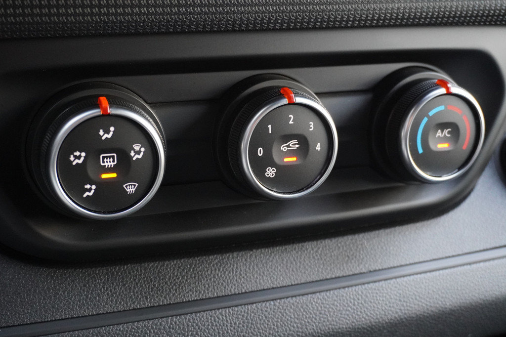 Renault Trafic 2.0 dCi L2 EURO 6 - Airco - Cruise - Trekhaak - â¬21.900,- Excl. 10