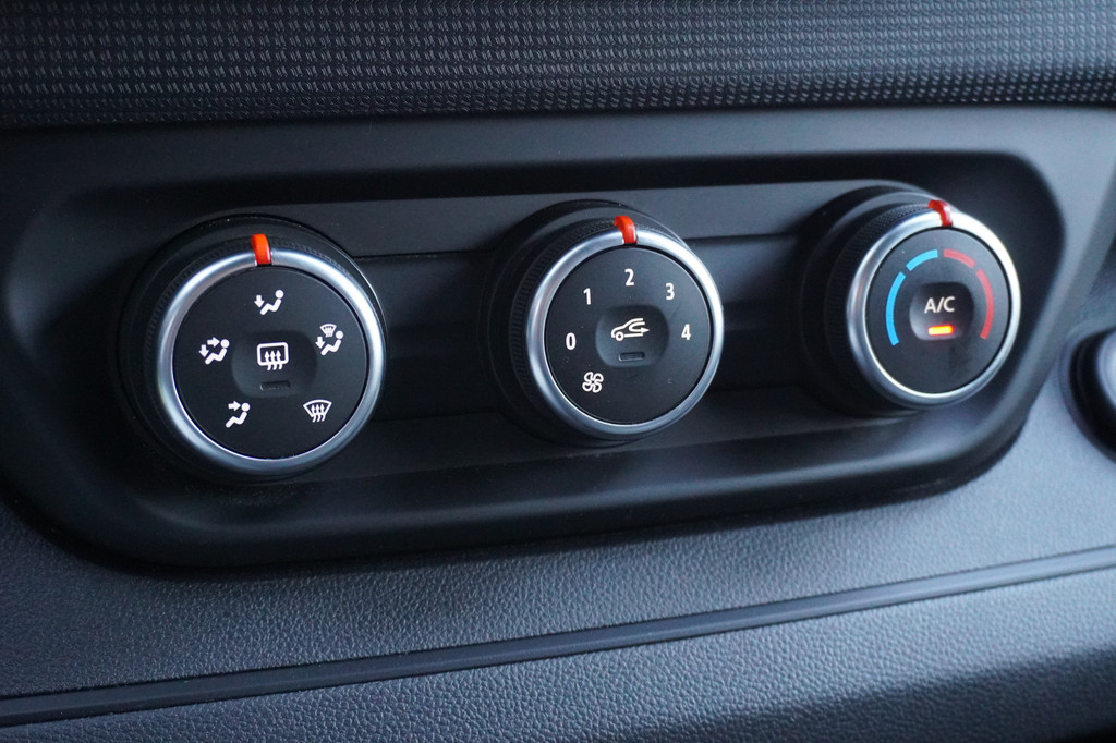 Renault Trafic 2.0 dCi L2 EURO 6 - Airco - Cruise - Trekhaak - â¬21.900,- Excl. 7