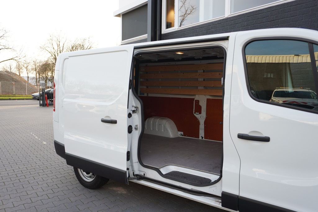 Renault Trafic 2.0 dCi L2 EURO 6 - Airco - Cruise - Trekhaak - â¬21.900,- Excl. 9