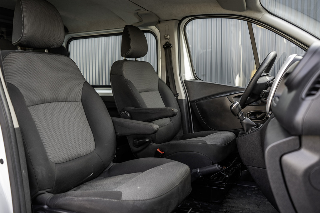 Renault Trafic **2.0 dCi L2H1 | 120 PK | Euro 6 | 5-Persoons | Cruise | Airco | DC** 12