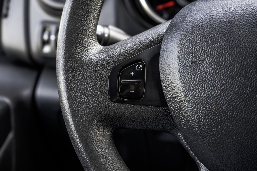 Renault Trafic **2.0 dCi L2H1 | 120 PK | Euro 6 | 5-Persoons | Cruise | Airco | DC** 17