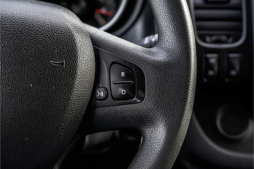 Renault Trafic **2.0 dCi L2H1 | 120 PK | Euro 6 | 5-Persoons | Cruise | Airco | DC** 18