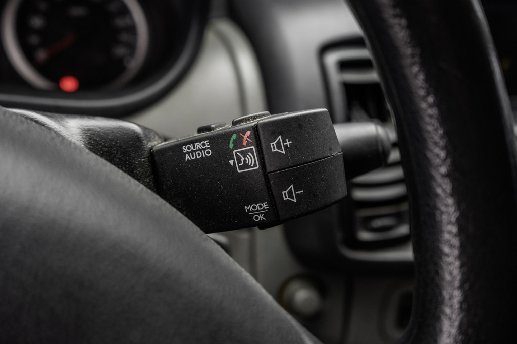 Renault Trafic 2.0 dCi | L2H1 | Cruise | Airco | Navigatie 20