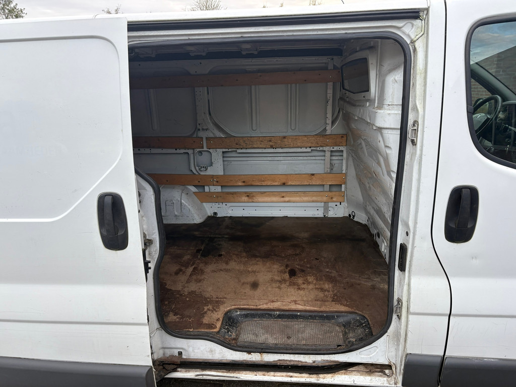 Renault Trafic 2.0 dCi T29 L1H2|NAP|airco|navi|trekhaak|drie zitplaatsen|elektrisch pakket/APK 24-07-2026 10