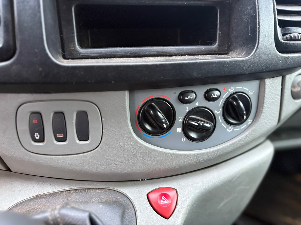 Renault Trafic 2.0 dCi T29 L1H2|NAP|airco|navi|trekhaak|drie zitplaatsen|elektrisch pakket/APK 24-07-2026 20