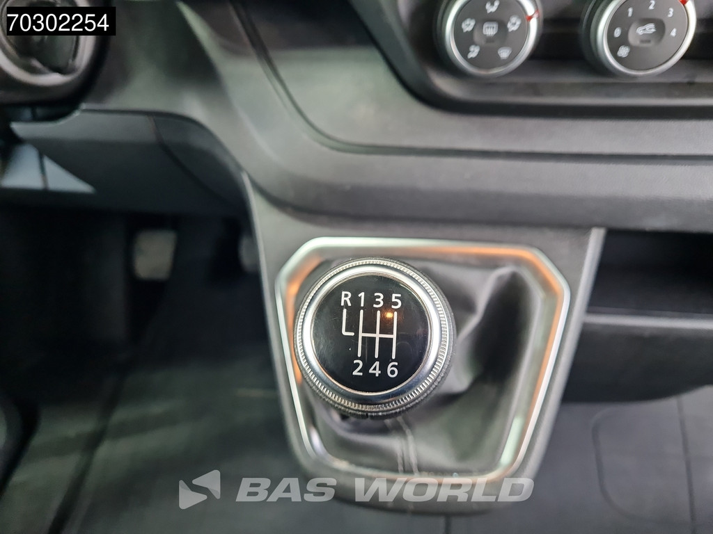 Renault Trafic 130pk Black Edition L2H1 Trekhaak LED Airco Cruise Navi Camera Parkeersensoren APK 06-2026 Euro6 L2 Airco Trekhaak Cruise control 17