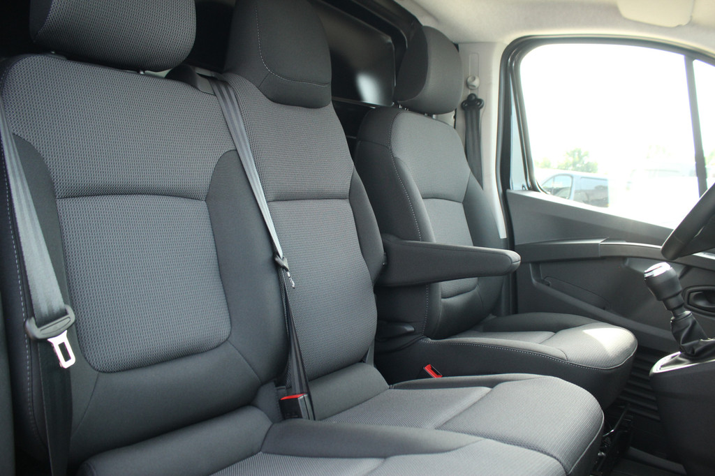 Renault Trafic 2.0 Blue dCi 130pk T30 L2H1 Advance | Carplay/Android | Climate | PDC | Lease 537,- p/m 15