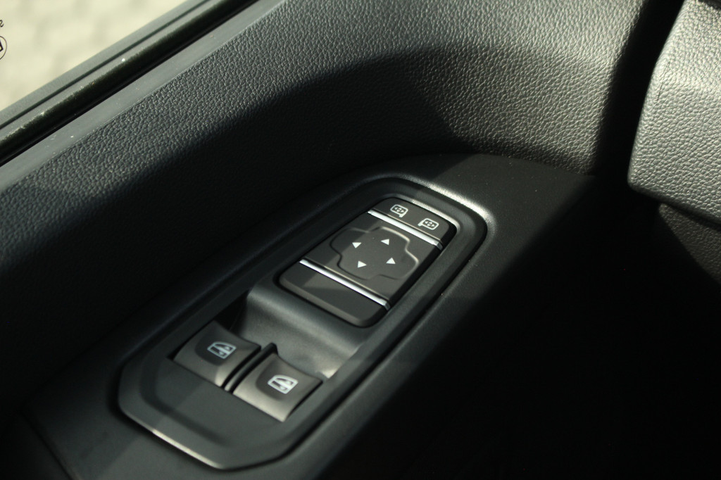 Renault Trafic 2.0 Blue dCi 130pk T30 L2H1 Advance | Carplay/Android | Climate | PDC | Lease 537,- p/m 16